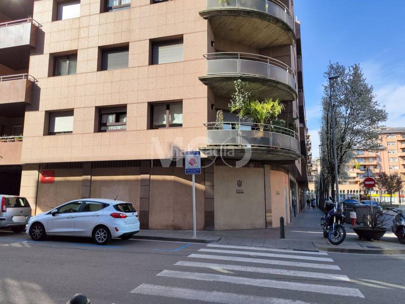 Foto 835f0ce8-0b9b-445e-9bbc-e7d2778c835b. Location local commercial dans flors 3 dans Centre Vic