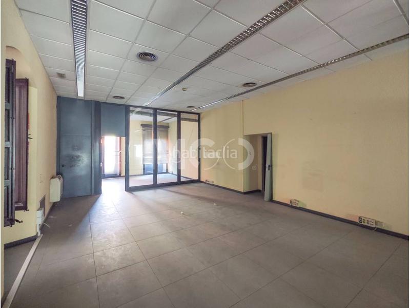 Foto 113008e7-1bc1-4ca3-aaac-add71149362d. Alquiler local comercial en hospital 13 gran local cèntric de lloguer a en Vic