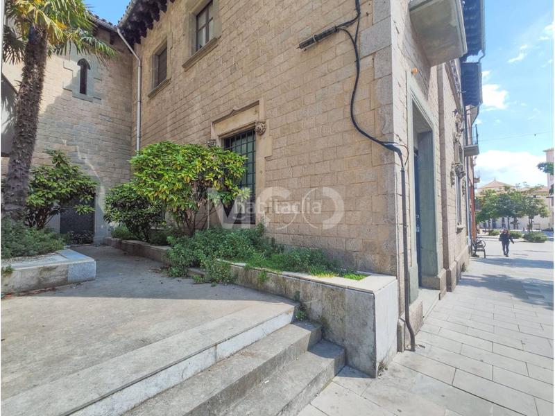 Foto a6e1deaa-a6a4-46c2-a93c-630d7da1031e. Alquiler local comercial en hospital 13 gran local cèntric de lloguer a en Vic