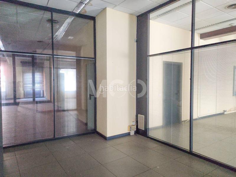 Foto abbf18d2-2c00-41a6-8918-098e8920cc4e. Lloguer local comercial a hospital 13 a Centre Vic
