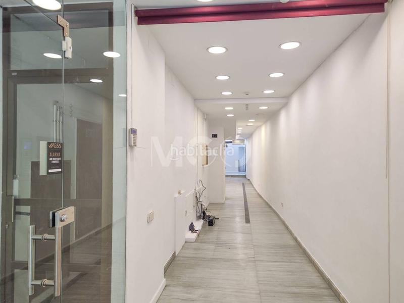 Foto 0cb94f8a-135d-435f-8f77-48d3b1681f88. Alquiler local comercial en manlleu 7 lloguer de local cèntric a en Vic