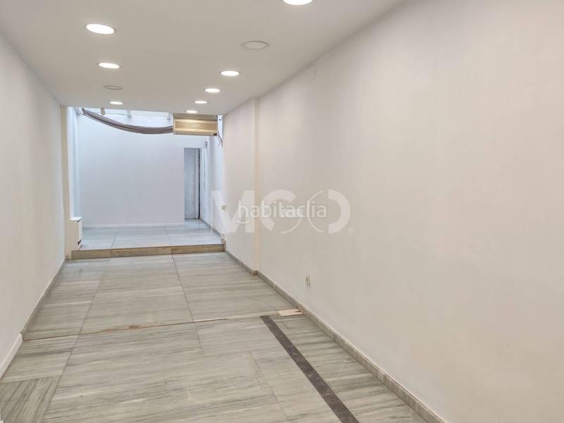 Foto b7d653e0-87bb-48ac-83ec-f3ee0ffa770e. Lloguer local comercial a manlleu 7 a Centre Vic