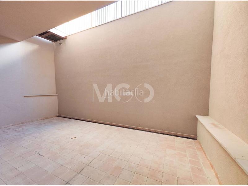 Foto 8b66079f-b877-4f69-bd42-8f89182358fe. Lloguer local comercial a jacint verdaguer 31 a Centre Vic