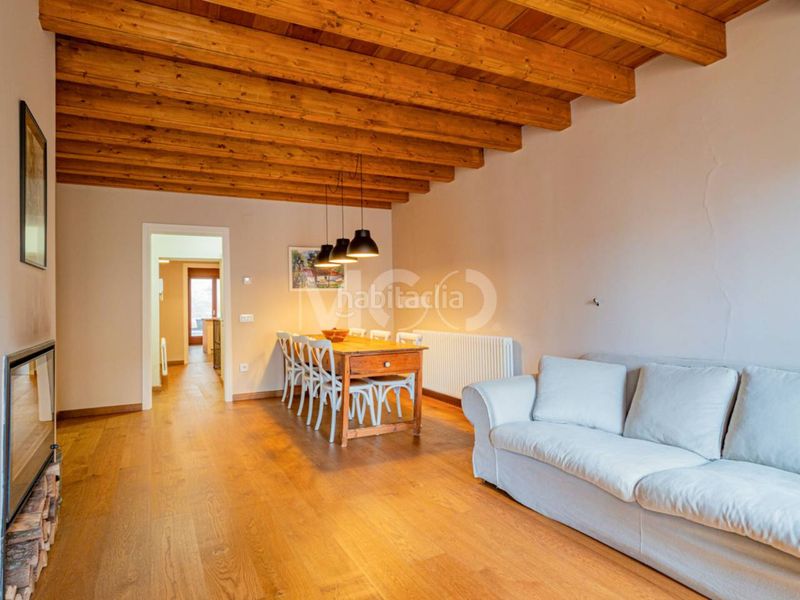 Foto b3f52860-cfc6-4667-bdd5-ac338979483e. Casa amb calefacció aparcament a Centre Vic