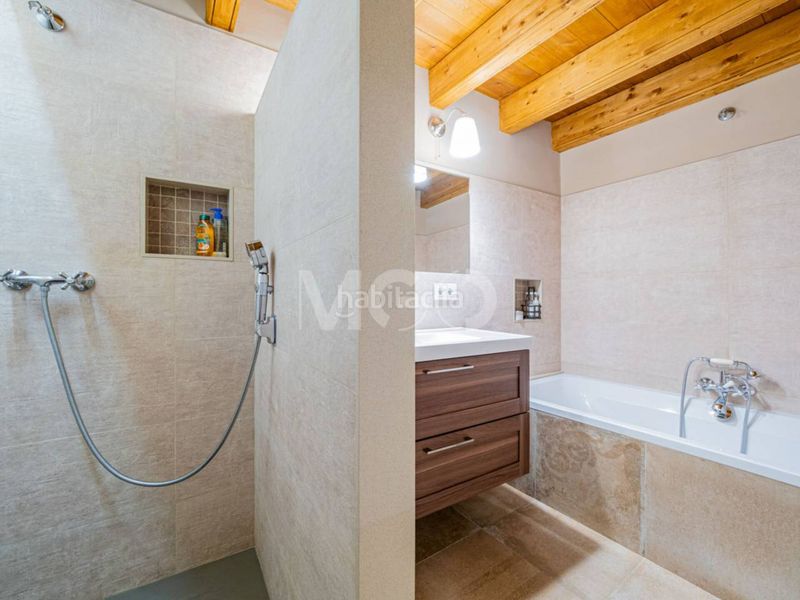 Foto d8980d0b-ad6c-438e-8352-fbfc949cd7cc. Casa amb calefacció aparcament a Centre Vic