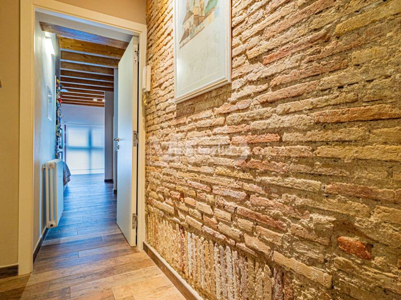 Foto e3ea34f4-8907-4ca1-9f09-ae3849f6e61a. Casa amb calefacció aparcament a Centre Vic