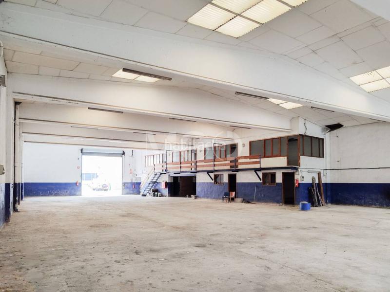 Foto 698435db-8c37-46cf-8200-ca5cffd1d949. Lloguer nau industrial a calle narcís monturiol 4 a Gurb