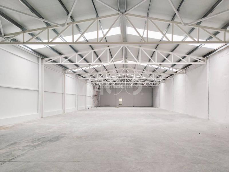 Foto 19eec3c0-c795-4949-bd29-a31fa992fd1d. Lloguer nau industrial a calle berga 3 a Nord Vic