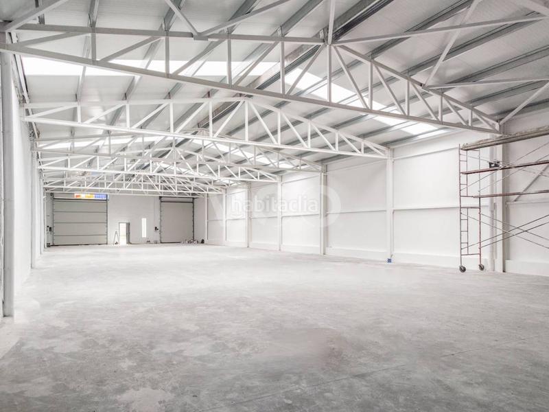 Foto 364b594d-035e-4846-b112-2a263eaa2b4c. Lloguer nau industrial a calle berga 3 a Nord Vic