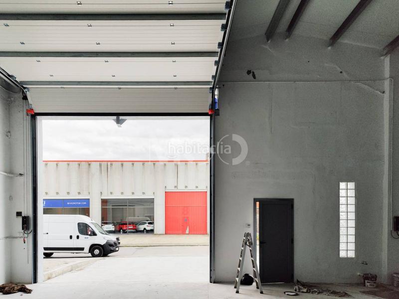 Foto b021b356-7b92-4591-a20a-9c09e07ae701. Lloguer nau industrial a calle berga 3 a Nord Vic