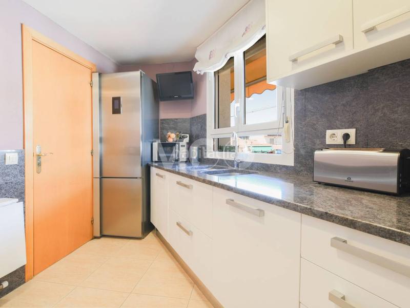 Foto b6fceb6e-e944-4805-9fb6-0f9e0f0aa774. Piso  en venta en caputxinssanta clarahospital en Vic