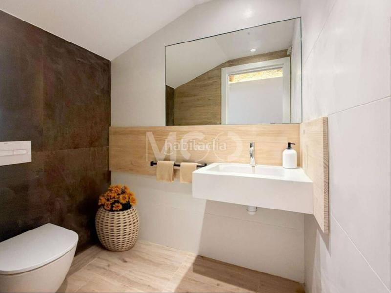 Foto 4019462d-7998-45a3-9e68-1a19a9f4b035. Dúplex  en venta en el centro histórico en Centre Vic