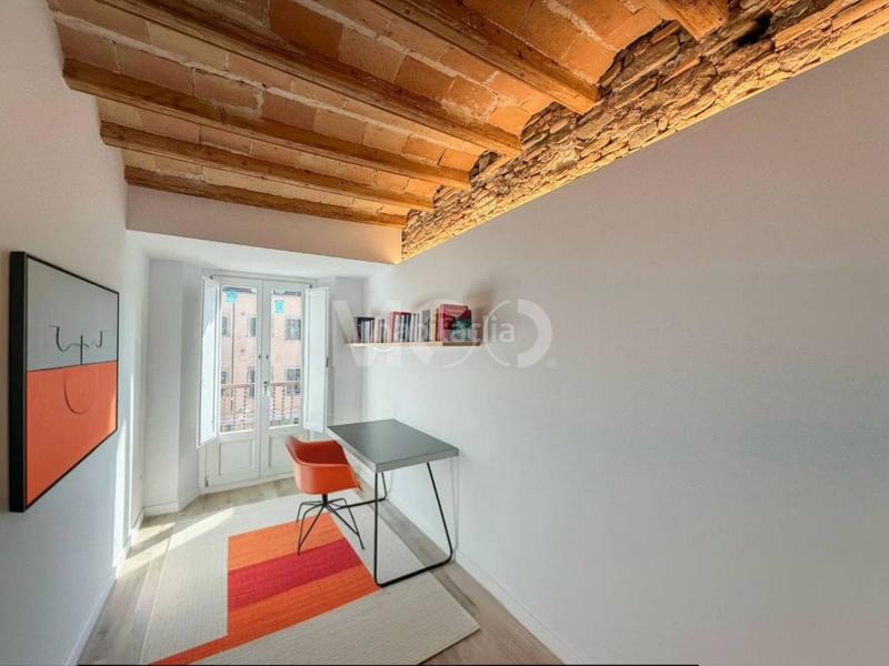 Foto ef46cef0-95dd-422a-a2b0-8449fb8199fb. Dúplex  en venta en el centro histórico en Centre Vic