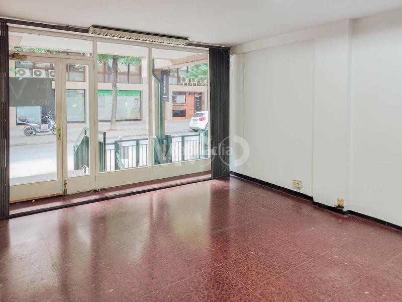 Foto 26a83314-36f8-4f27-883d-5b434b56c261. Local comercial en bisbe morgades 46 local amb aparcament en venda a en Vic