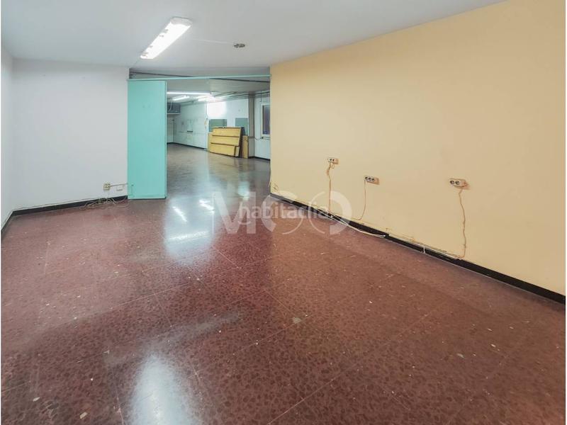 Foto cd3d8b48-7483-4943-9256-324c435fd165. Local comercial en bisbe morgades 46 local amb aparcament en venda a en Vic