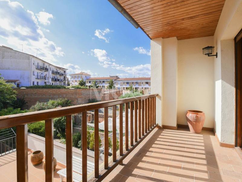 Foto 7f0a8af6-b64f-431b-bb16-9a4f6bb2cb78. Casa con riscaldamento parcheggio in Estadi-Santa Anna Vic