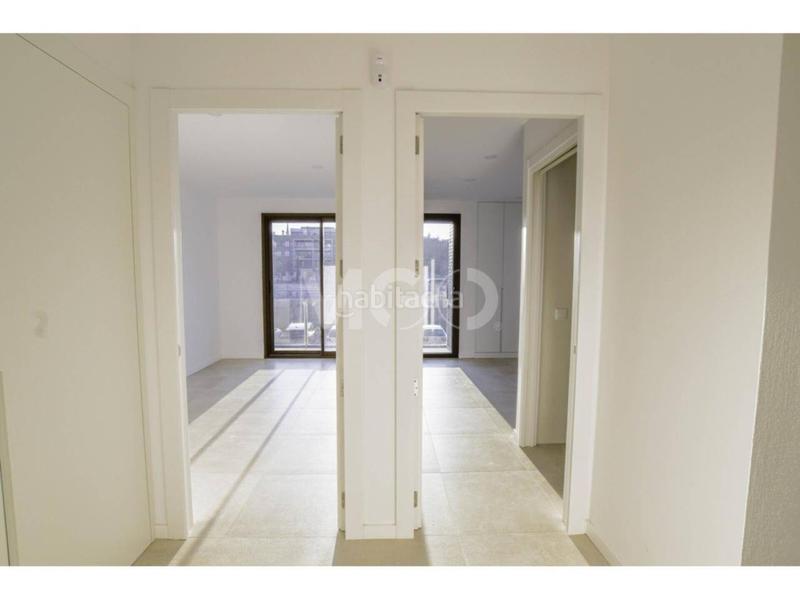 Foto 402e45eb-5188-40f9-86ef-99a9d2f3d485. Rent flat with heating parking in Nord Vic