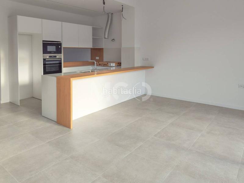 Foto c08069a8-87e2-427f-949a-c04c2837a317. Rent flat with heating parking in Nord Vic