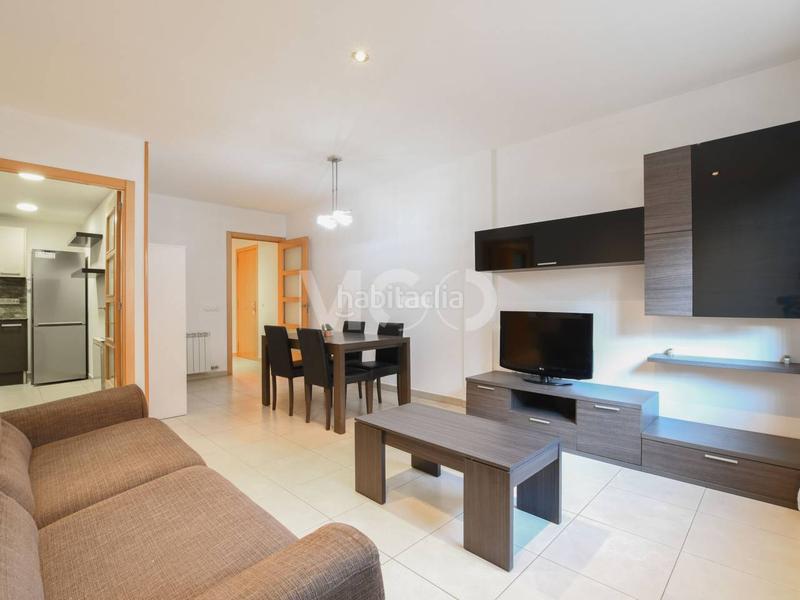 Foto 84a3e3e6-fe69-4236-9cf9-7a02e0eed173. Pis amb calefacció aparcament a Manlleu