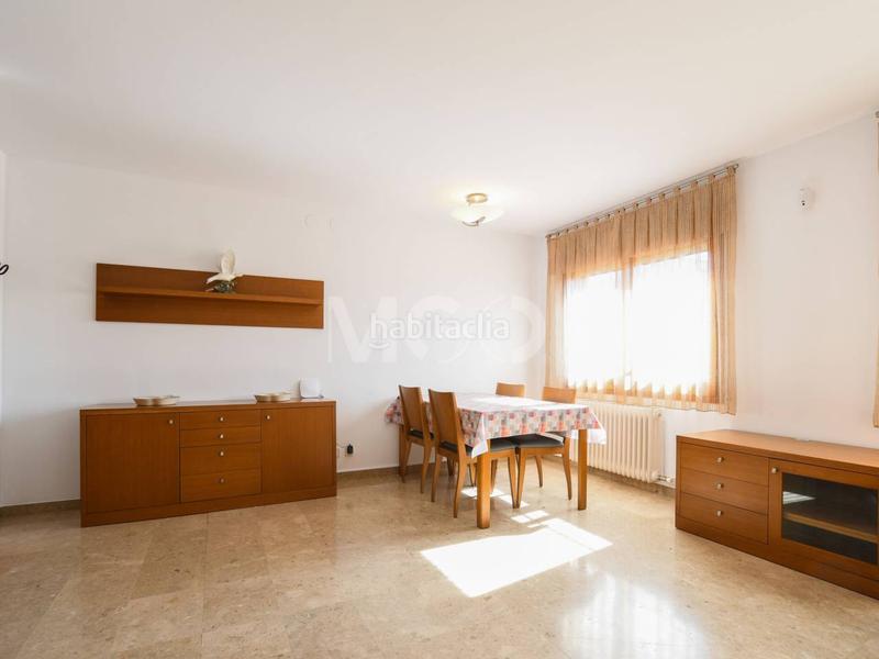 Foto 20f1d8da-b2f3-47db-8377-2238699c45ac. Haus mit heizung parking in Estadi-Santa Anna Vic