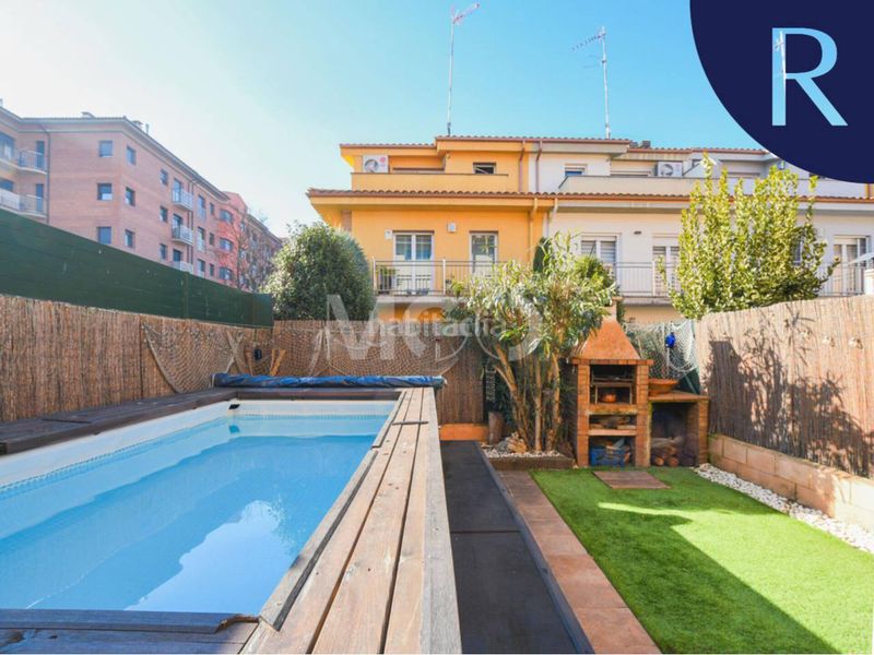 Foto 992e68e5-e1df-46e4-9a14-8d67358bdb03. Casa amb calefacció aparcament piscina a Manlleu