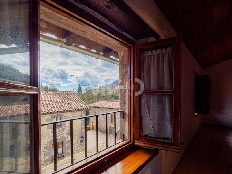 Foto 1e8d1892-2067-4609-b948-dea63492cf88. Casa a plaza major 3 a Rupit i Pruit