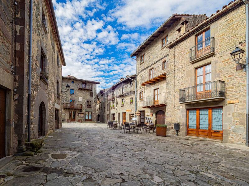 Foto f47f8079-99d8-4378-b751-b811767cd1a6. Casa a plaza major 3 a Rupit i Pruit