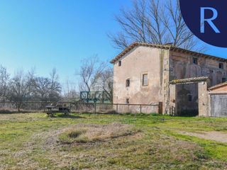 Bauernhof in Calle gurri sn. Masia històrica en venda a vic
