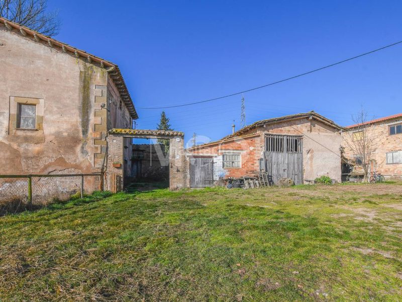 Foto ba413ca5-3853-40e8-8773-bc106f1d4741. Masia a calle gurri sn a Caputxins-Ambulatori Vic