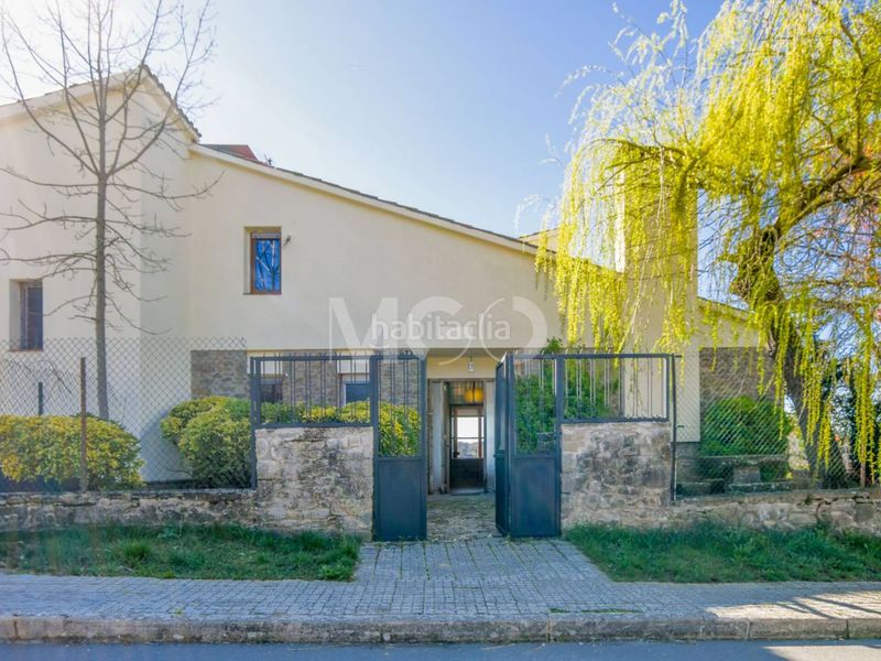 Foto b5adbaa8-990c-4622-950b-3f86539a6df0. Casa amb aparcament a Sant Boi de Lluçanès