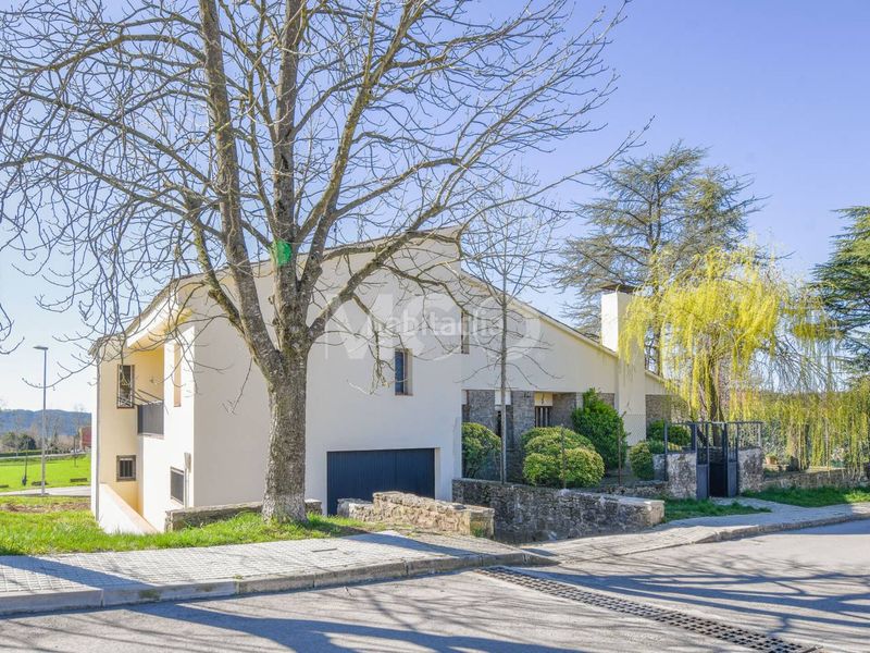 Foto f51ed507-a803-48d7-aa2c-1bb75176e800. Casa amb aparcament a Sant Boi de Lluçanès
