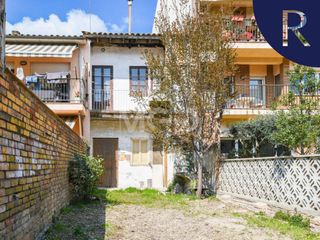House  Calle sant jordi. Casa en venta para reformar