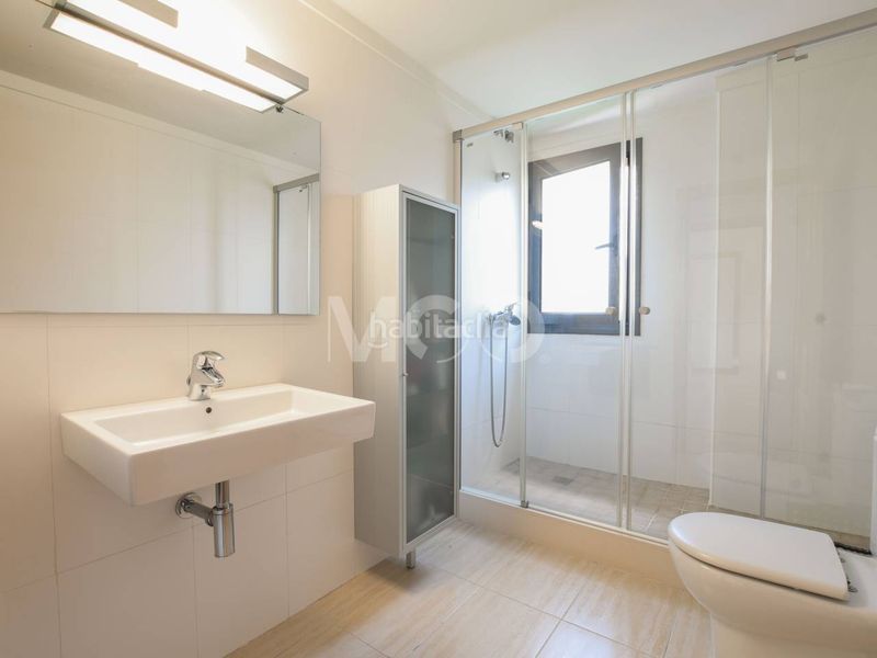 Foto 9878a969-b8a1-4299-bdda-2b4111898396. Dúplex amb calefacció aparcament a Calldetenes