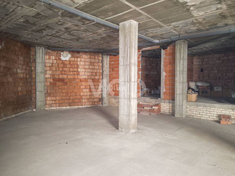 Foto cf39e5c5-fe76-4d68-bef1-beb4d2d6404b. Local comercial a calle cortines 7 a Caputxins-Ambulatori Vic