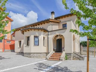 Maison  Calle dos de maig. Casa en venta en can bondia