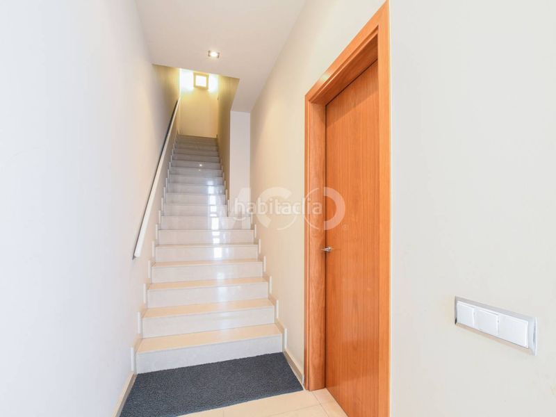 Foto c80bbd22-b3c6-4690-b2cb-1332862a6936. Casa a calle masies de roda 14 a Manlleu
