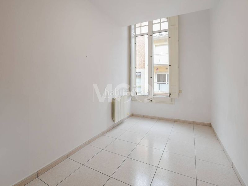Foto badeb588-8a94-4ae5-9d88-8d4a091c74bd. Pis amb calefacció a Centre Vic