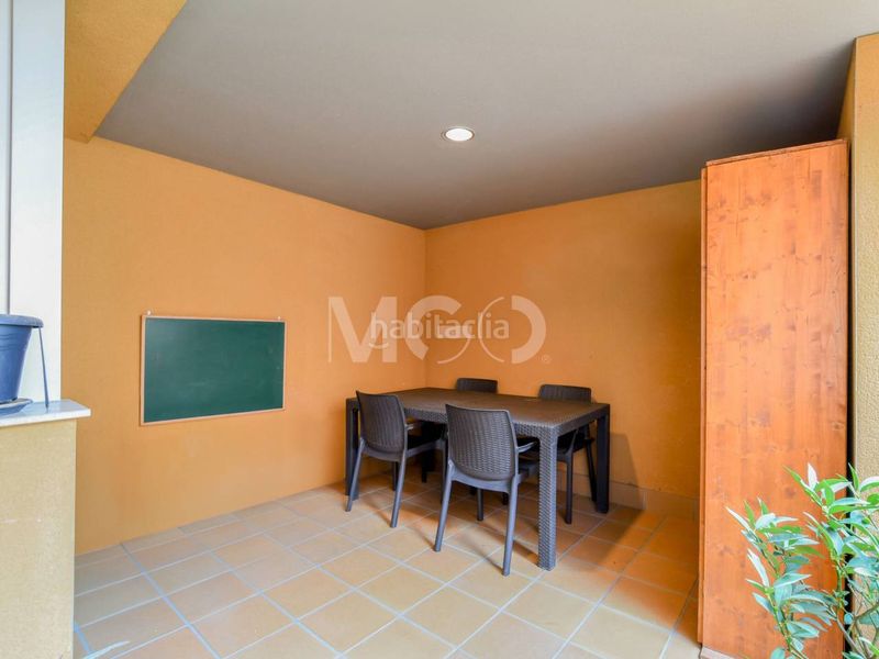 Foto 7b5daee4-0ddd-4b2a-8bd5-b0be0d21b7d1. Pis amb calefacció aparcament a Centre Vic
