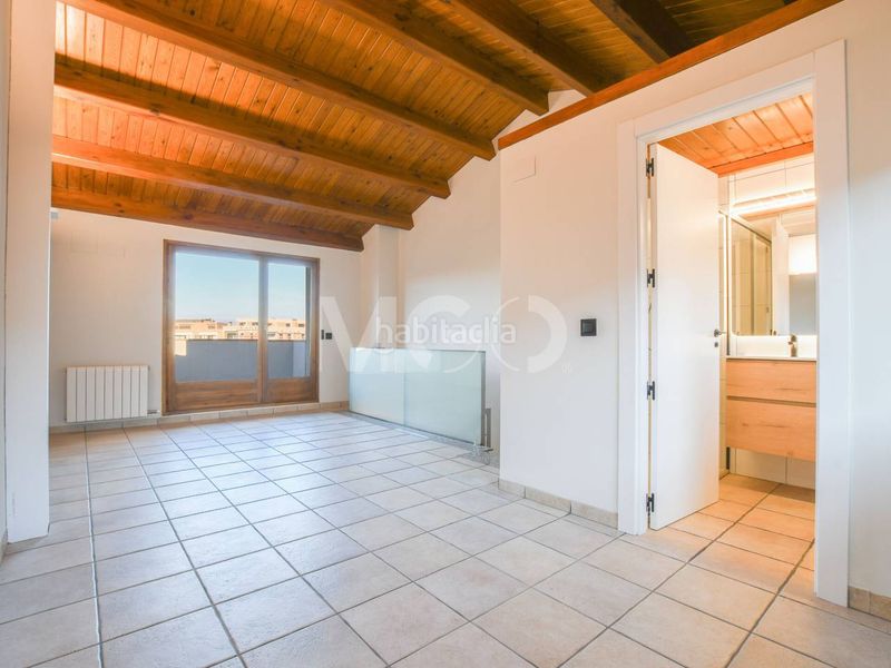 Foto 183414d4-bc17-48c5-9f41-842f97e995d0. Casa amb calefacció aparcament a Nord Vic
