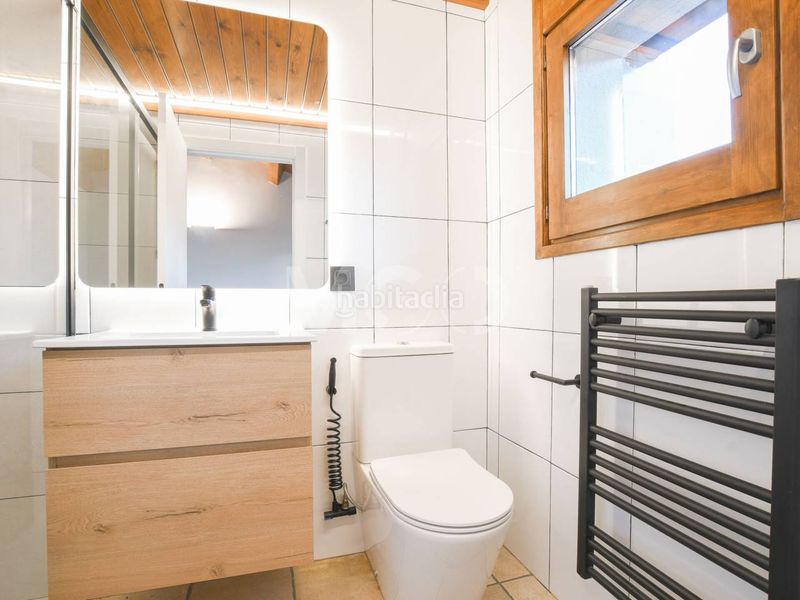 Foto a70f9815-3a65-44b5-9a0c-716476279b67. Casa amb calefacció aparcament a Nord Vic