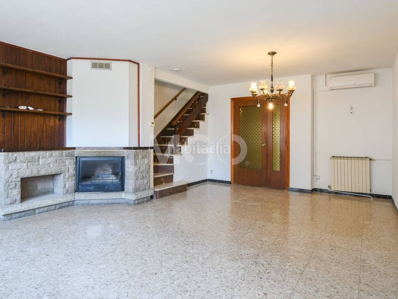 Foto 4326f57b-15d0-44e2-bf21-b77c7fa60129. Casa amb calefacció aparcament a Nord Vic