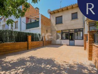 Maison à Nord. Casa con terraza en venta en vic