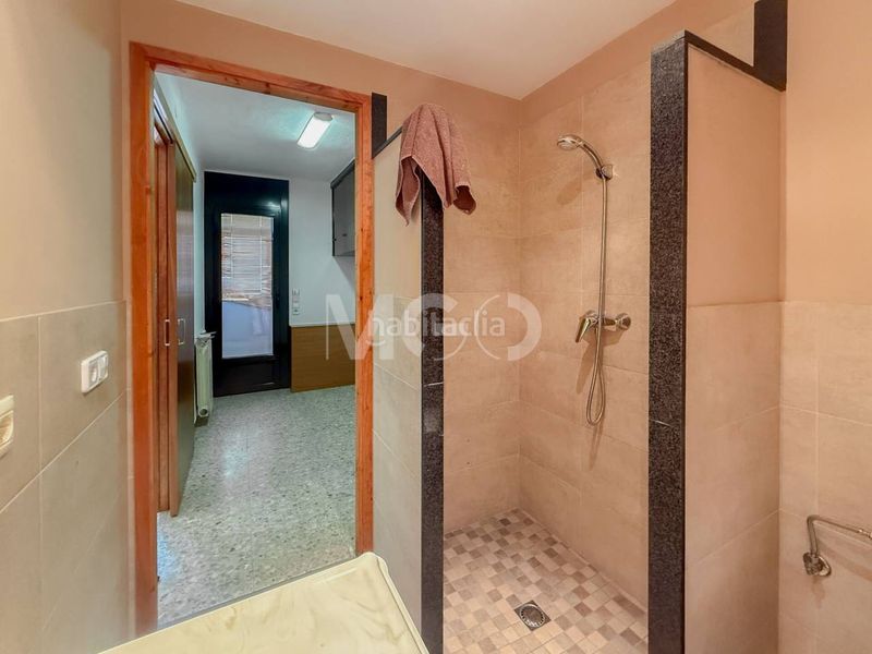 Foto 9f7b9957-8d27-433c-ab46-3bbe0161534a. Casa amb calefacció aparcament a Nord Vic