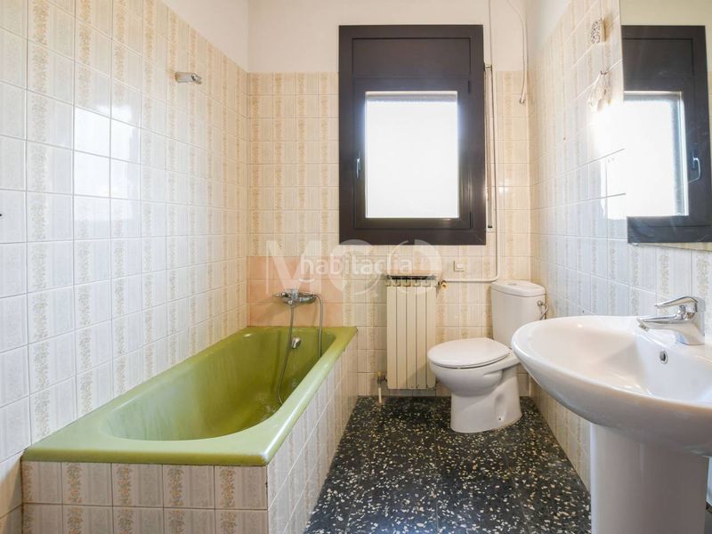 Foto a6eae2ae-bea6-437d-ae4c-529ce7d36d3c. Casa amb calefacció aparcament a Nord Vic