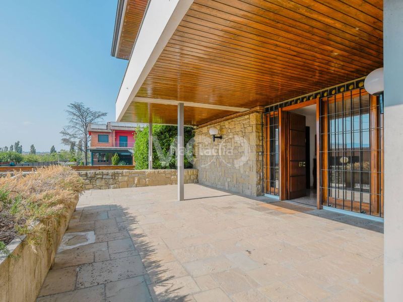 Foto 5dbd7284-0db2-47d0-bb9d-a6c254752393. Casa amb aparcament a Manlleu
