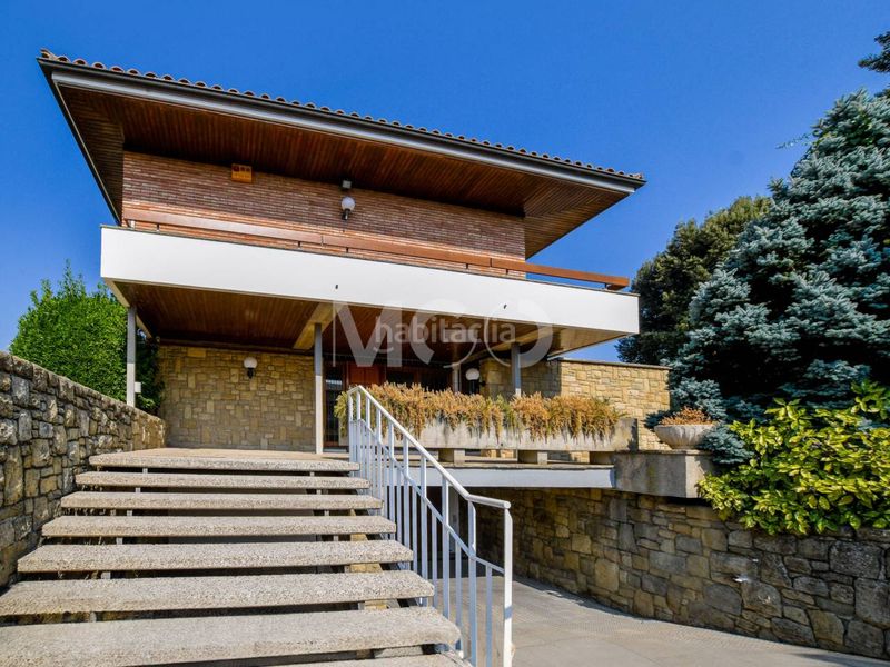Foto 9b2018ec-39ef-42db-871d-507c007f25ba. Casa amb aparcament a Manlleu