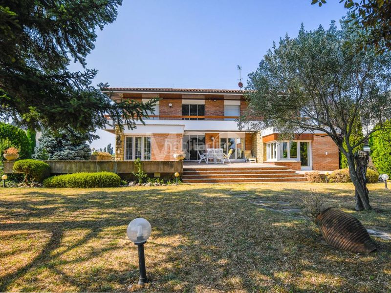 Foto a5d5f236-a61f-4566-bd18-fcbad04d4e37. Casa amb aparcament a Manlleu