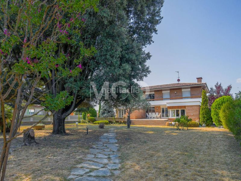 Foto c8bf4b0b-4376-4a6e-a800-8e00a6c117d7. Casa amb aparcament a Manlleu