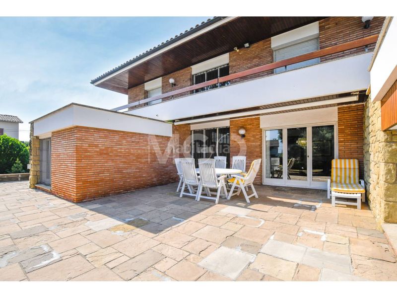 Foto e8cea1f6-d349-4e7f-972e-f7e091077201. Casa amb aparcament a Manlleu