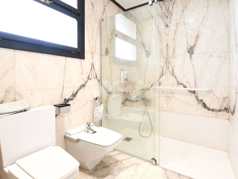 Foto f8c22b2f-acc5-436b-aaae-2b261eaa9540. Casa amb aparcament a Manlleu